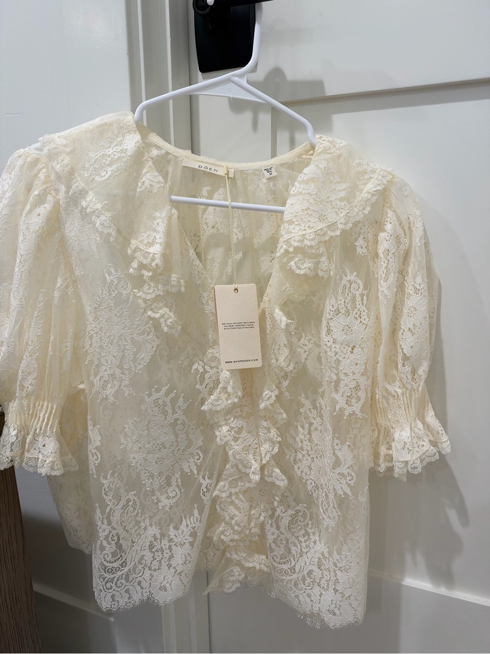 Doen Ivory Lace Ruffle Blouse